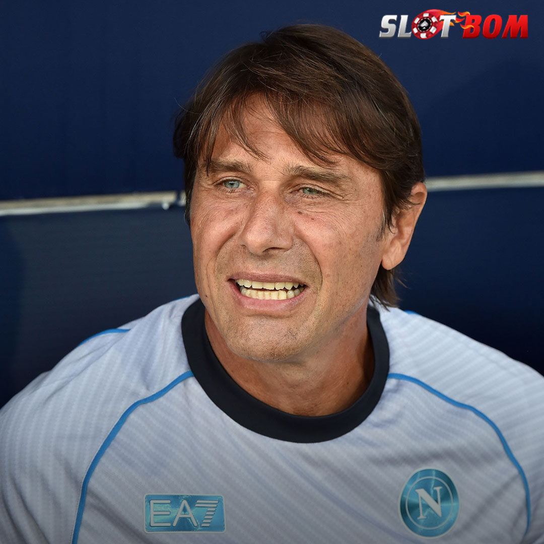 Untuk bisa bersaing di banyak ajang, Napoli masih memerlukan waktu.