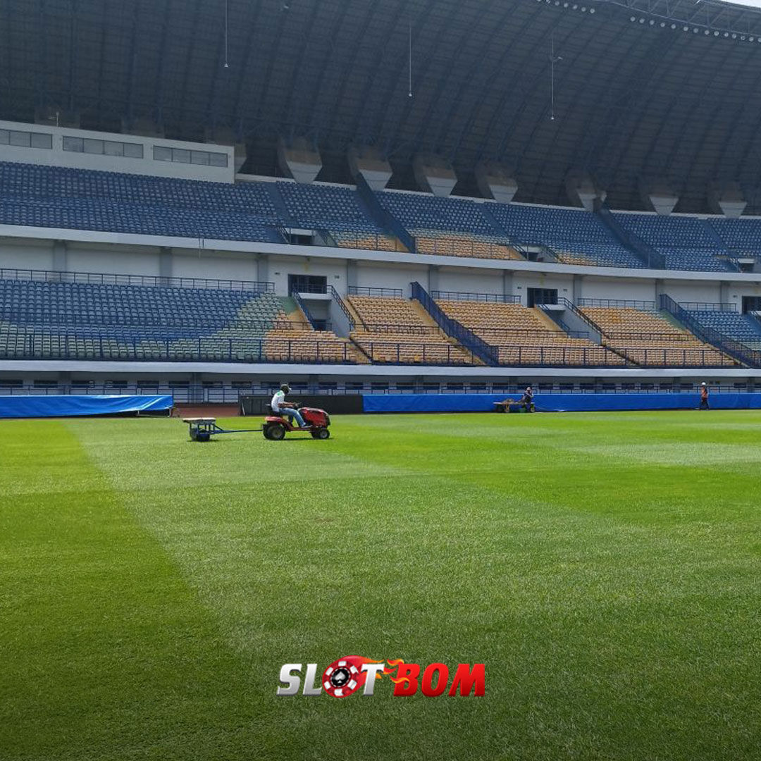 Kerusakan Rumput GBLA oleh Bobotoh, KDM Usulkan Sanksi Pidana atau Tindakan Barak Militer