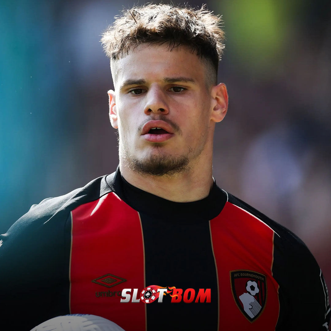 Milos Kerkez resmi Liverpool