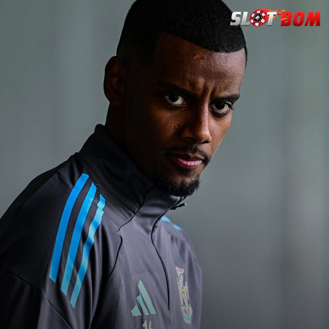 Masa depan Alexander Isak masih abu-abu.