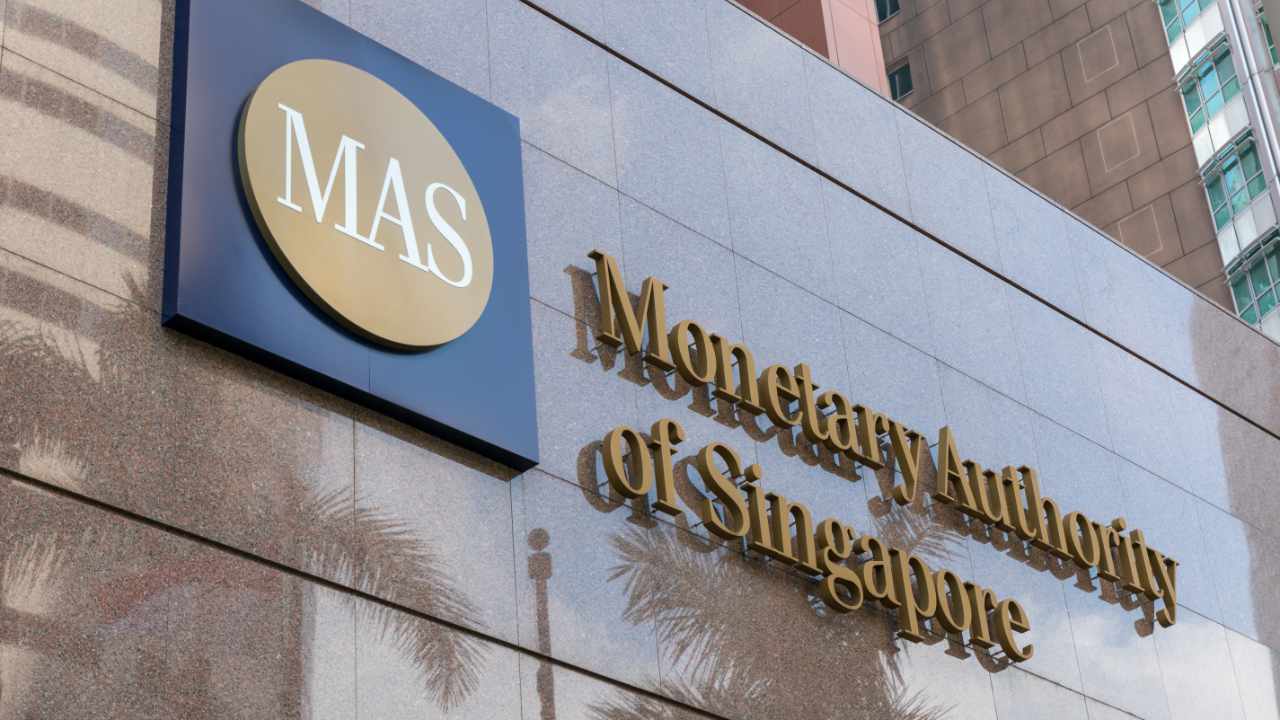 Singapore Considers Stricter Rules for Retail Crypto Investors — Regulator Says Cryptocurrencies Are ‘Highly Hazardous’