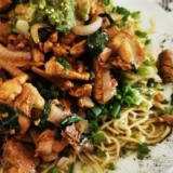 Boiled noodles with chicken salmi