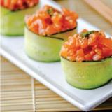 Seaweed/Cucumber Gunkan Salmon Tartar (2 pcs)