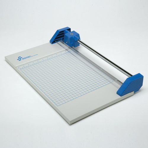 How to use the paper cutter 