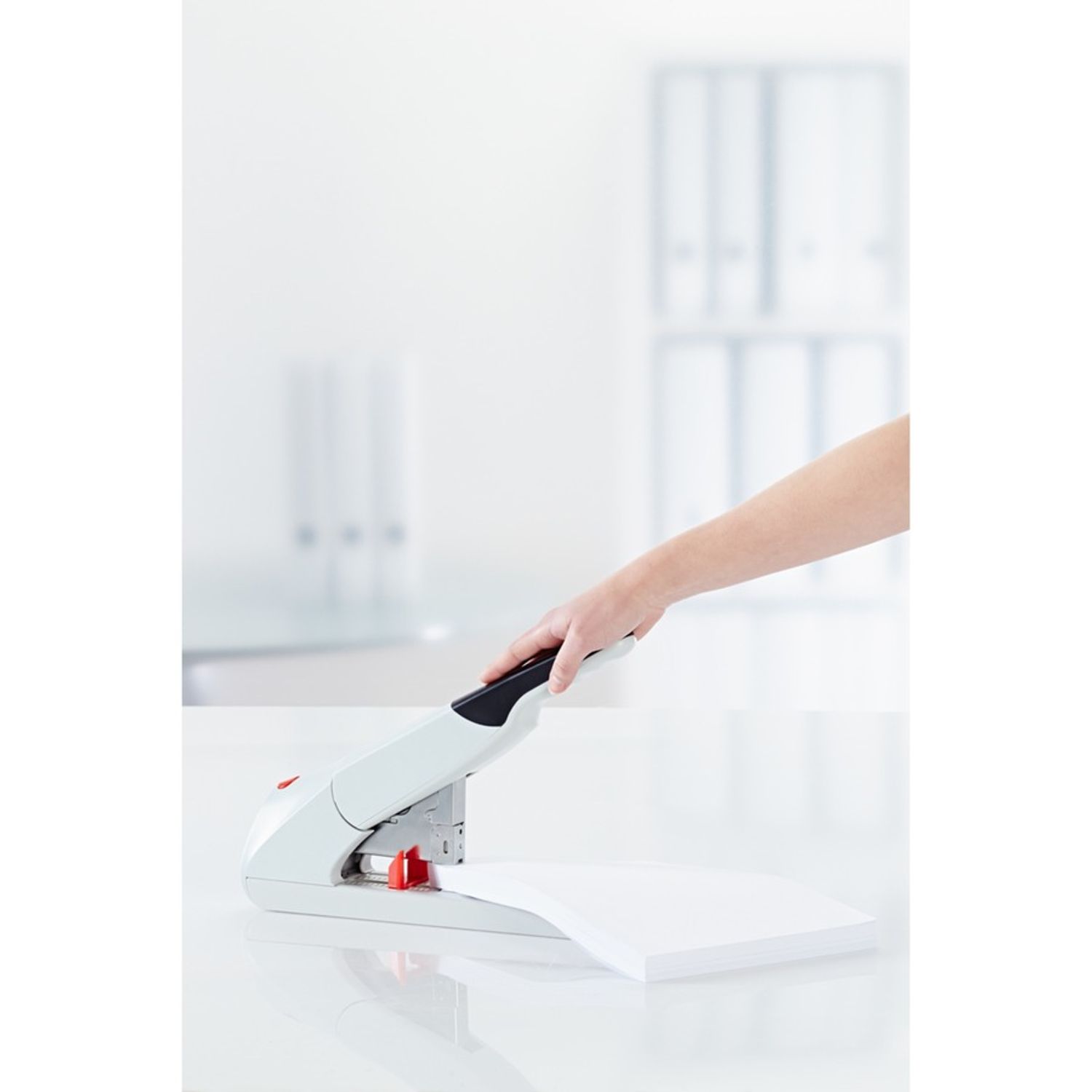 Dahle Novus B56 Heavy-Duty Stapler (Off-White)