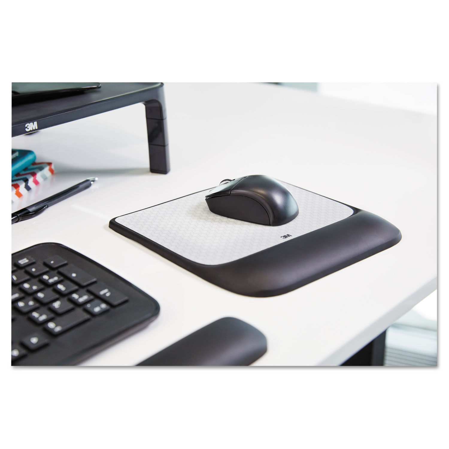 Mouse Pad w/Precise Mousing Surface w/Gel Wrist Rest by 3M™ MMMMW85B