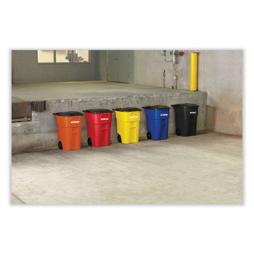 Rubbermaid Commercial Products Brute Rollout Trash/Garbage Can/Bin