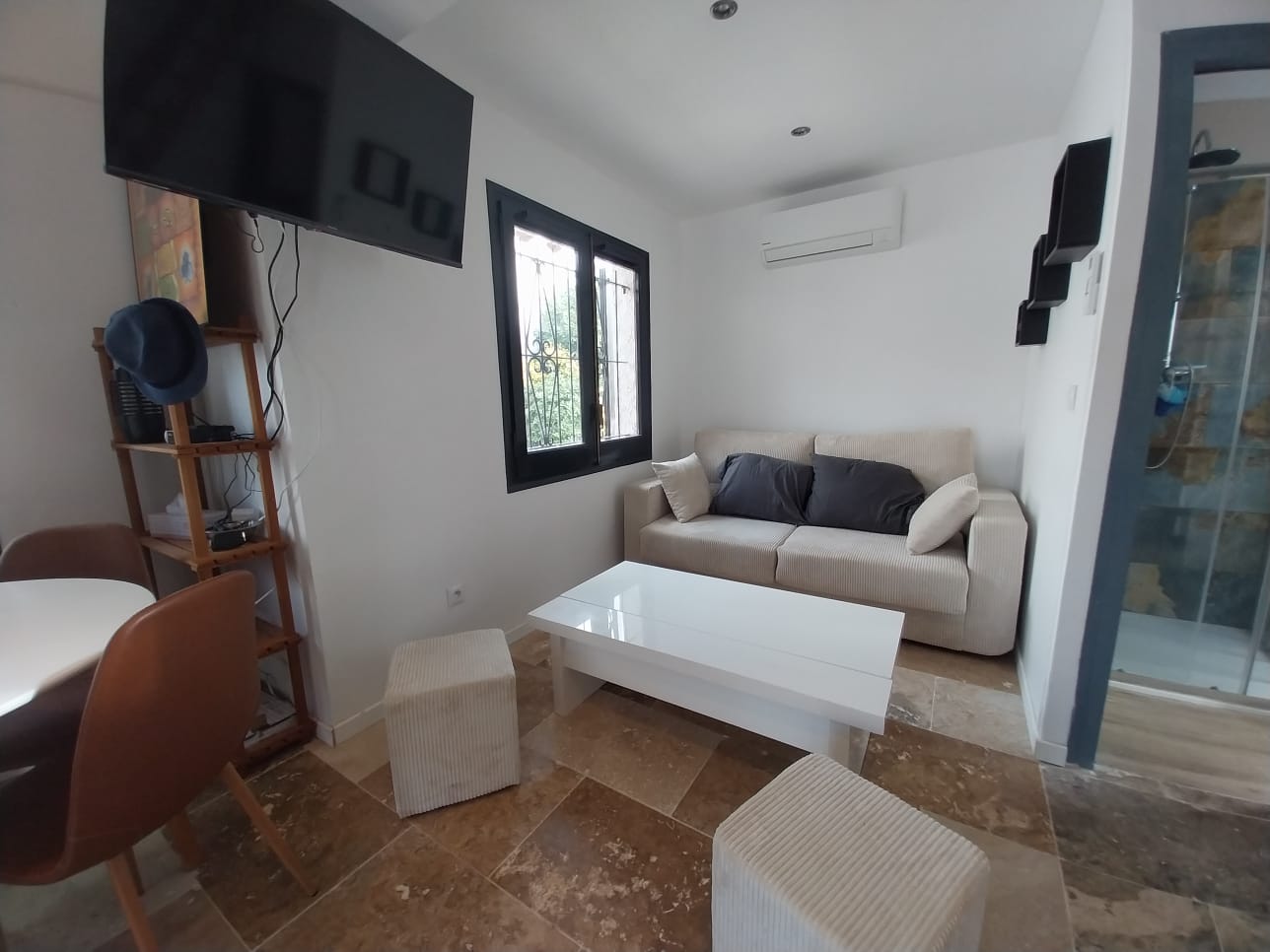 chalet Escala, L