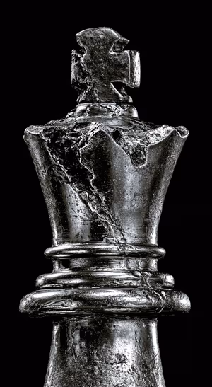 Silver Gothic Chess King — iPhone lock screen wallpaper