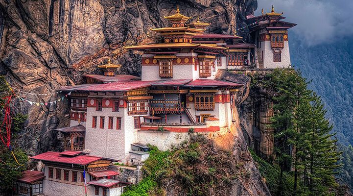 BHUTAN LAND OF THE THUNDERDRAGON BHUTAN LAND OF THE THUNDERDRAGON