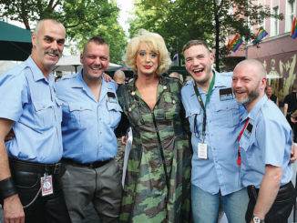 Alain Rappsilber (2.v.r.) mit Jürgen Rentzel, Daniel Rüster, Lilo Wanders, und Volker Spahn bei der Folsom Europe Berlin 2006