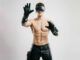 Junger Mann mit Cyber Gear