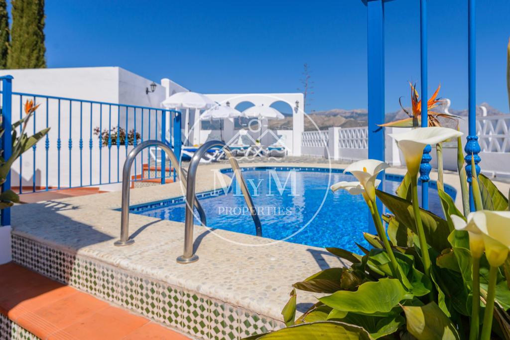 Luxury holiday villa for rent in Torrox