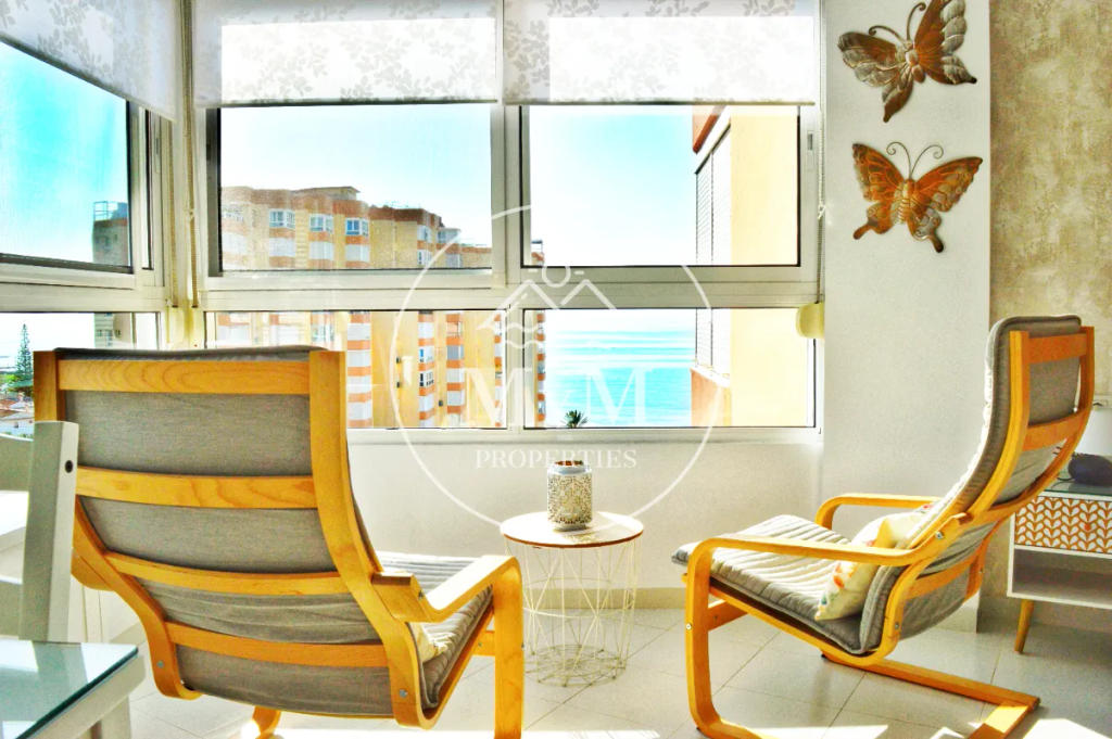 Moderno estudio en Torrox Costa con vistas al mar