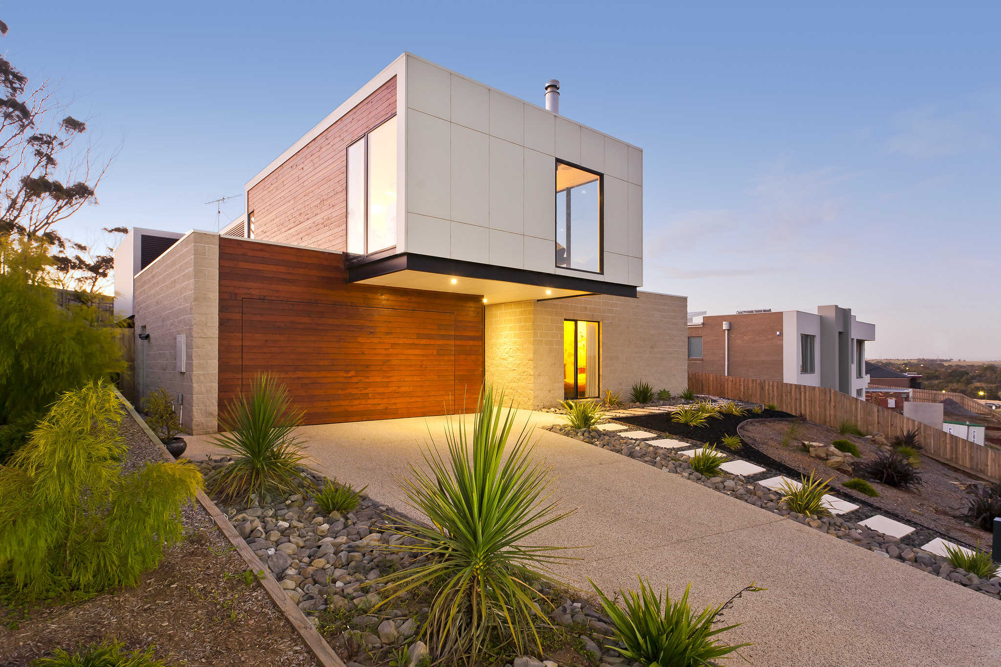 CANTILEVER HOUSE, VIC