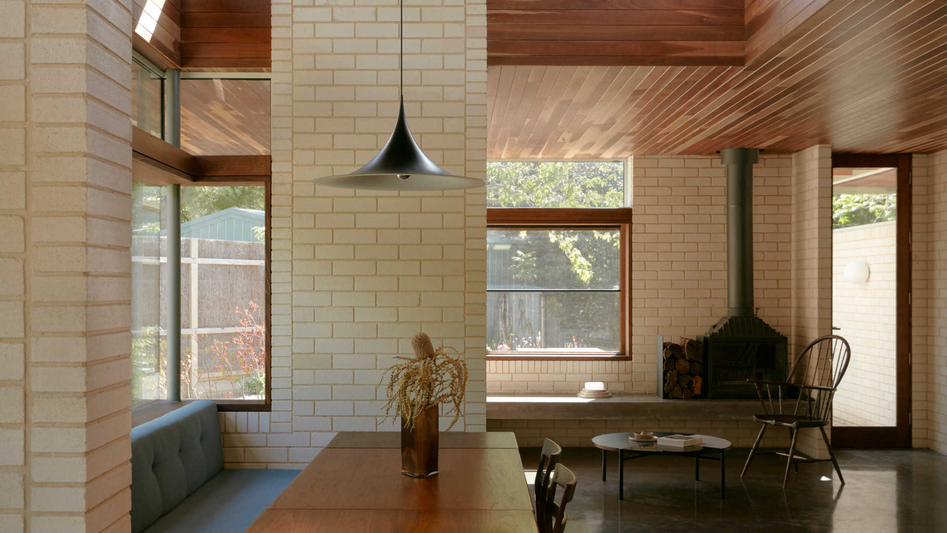 five-stunning-brick-dining