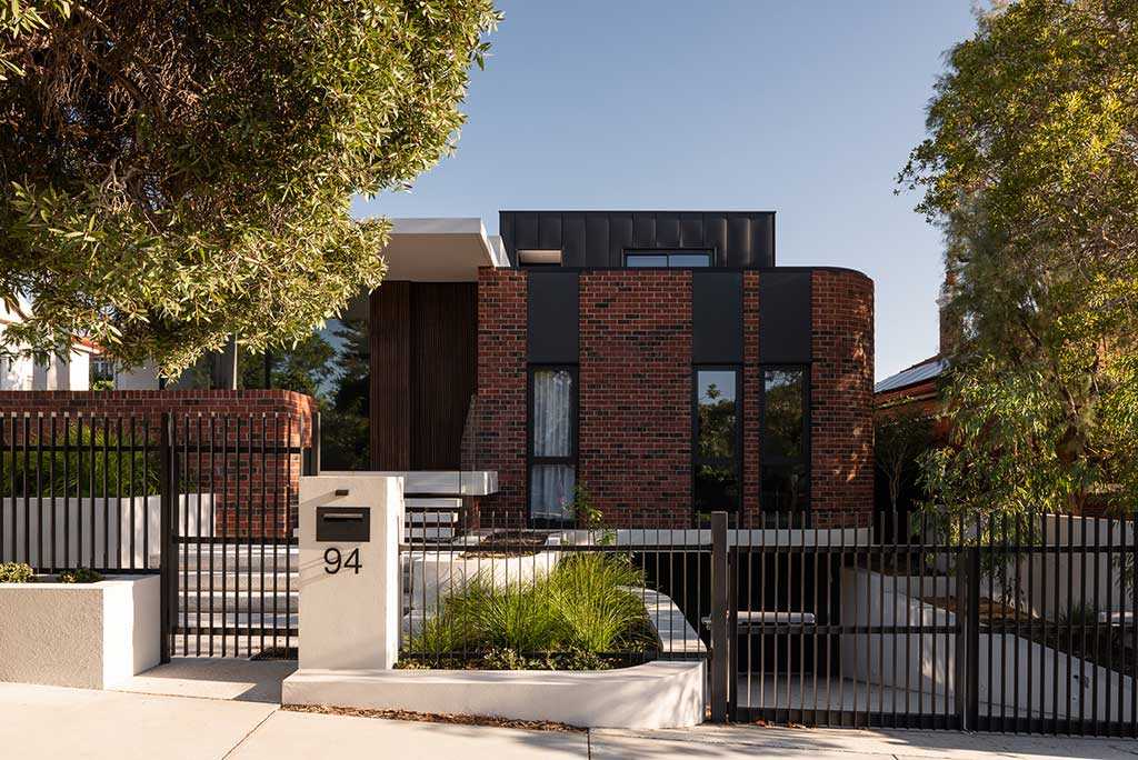 hyde park house front view made with bricks