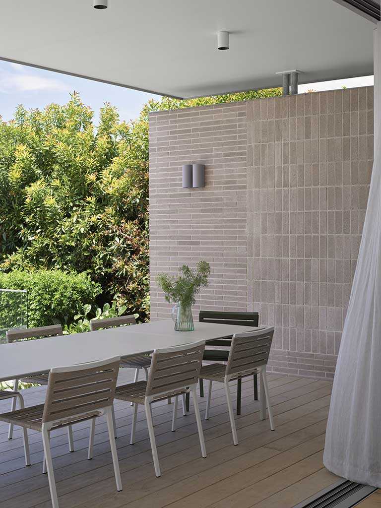 buderim house using bricks in making the walls