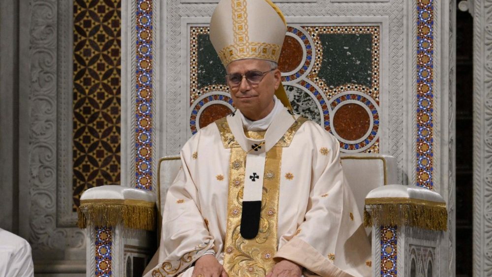 Leão XIV toma posse da cátedra do Bispo de Roma: “Ofereço o pouco que tenho e que sou” - Jornal O São Paulo