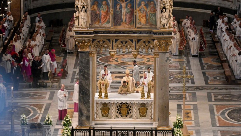 Leão XIV toma posse da cátedra do Bispo de Roma: “Ofereço o pouco que tenho e que sou” - Jornal O São Paulo