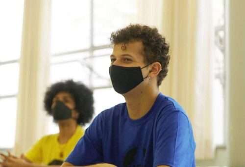 escolas estudantes mascaras e