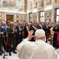 Papa e custodios_Vatican Media