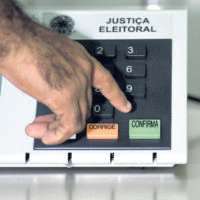 03 capa eleicoes urna eletrônica04