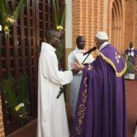 Papa abrindo portas da catedral de bangui 2015_Observatório Romano