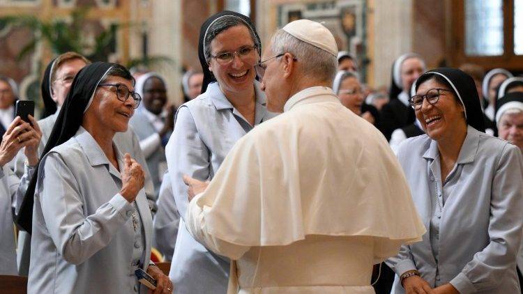 O Papa às religiosas: enraizadas no amor, lançar as sementes do bem