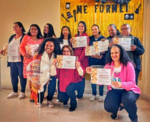 Na Brasilândia, 43 alunos se formam nos cursos oferecidos pela Caritas