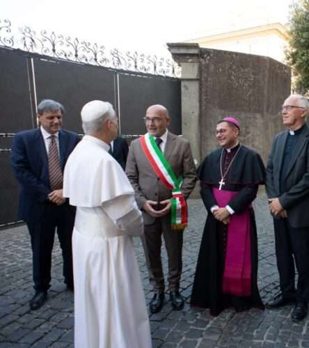 No verão europeu, Leão XIV se hospeda na residência de férias de Castel Gandolfo 