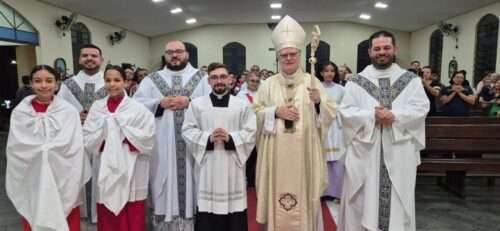 Em Santana, festas de padroeiros e apresentação de padre são os destaques