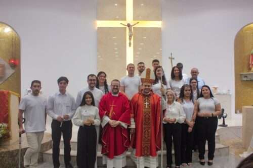 Dom Cícero preside missas com Crismas em 3 paróquias da Região Belém