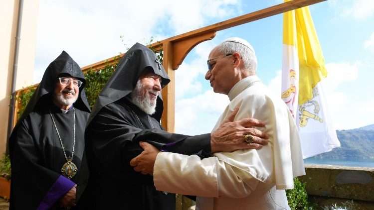 Leão XIV recebeu em audiência Karekin II, líder da Igreja Apostólica Armênia