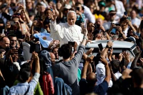 Leão XIV: valorizar a contribuição que professores e educadores oferecem à comunidade