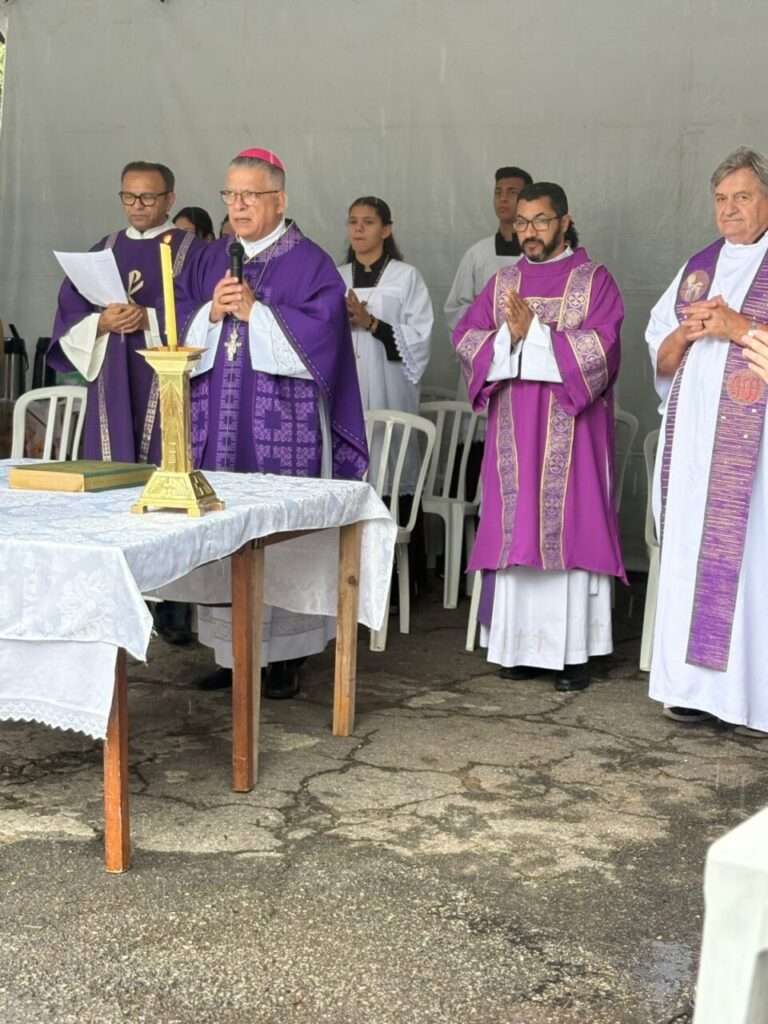 Brasilândia: em missas em cemitérios, católicos anunciam a esperança na vida eterna