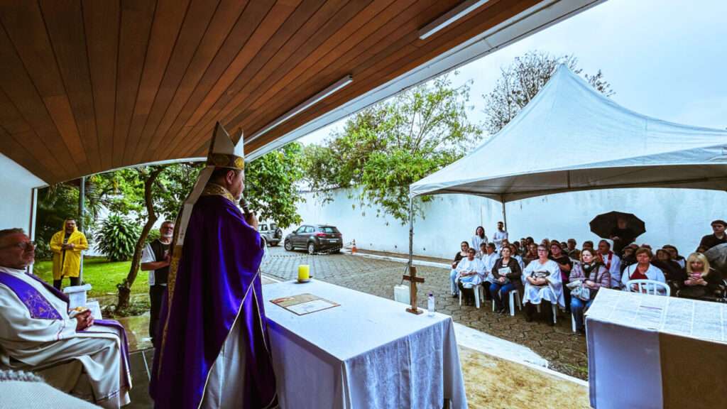 ‘Com Jesus, a morte se transforma em esperança’, afirma Dom Cícero no Dia de Finados