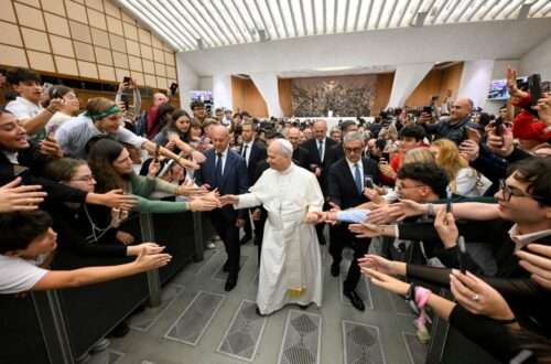 Papa exorta estudantes e educadores a formar ‘constelações educativas’ que orientem o futuro