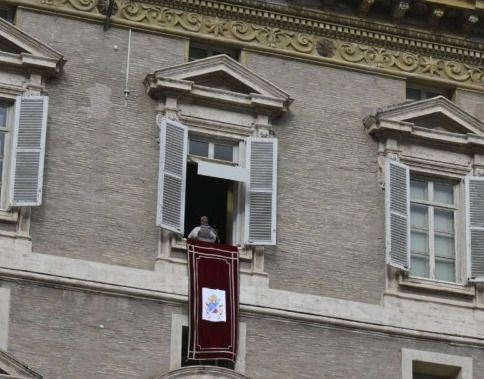 Leão XIV no Angelus: não há culto autêntico a Deus sem o cuidado da carne humana