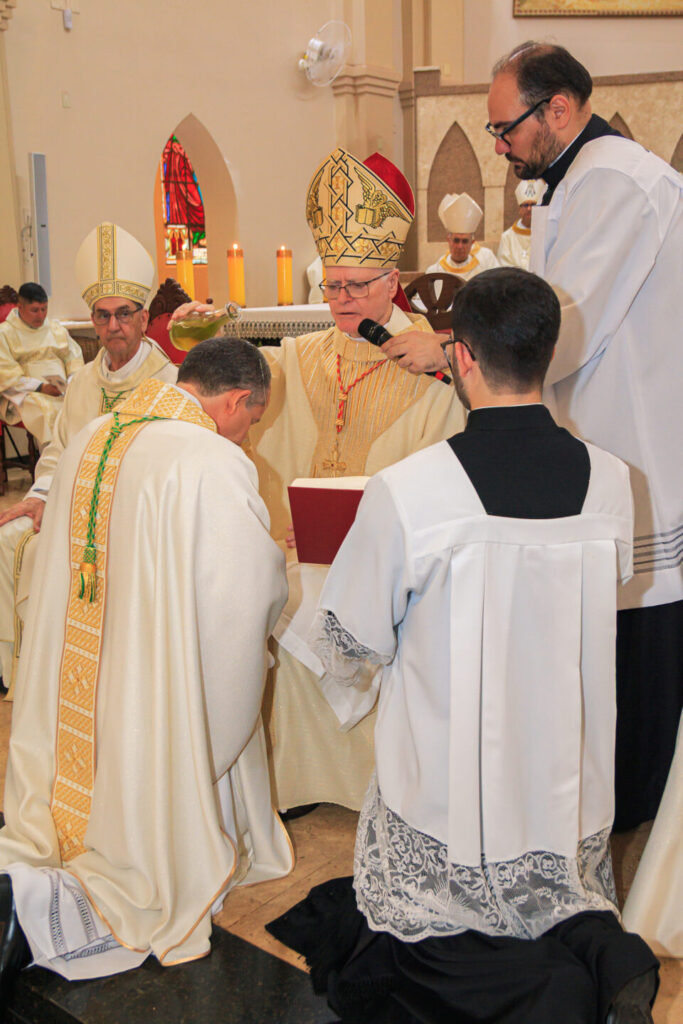 ‘Se Ele chama, Ele nos sustenta’, diz Dom Celso Alexandre ao ser ordenado Bispo - Jornal O São Paulo