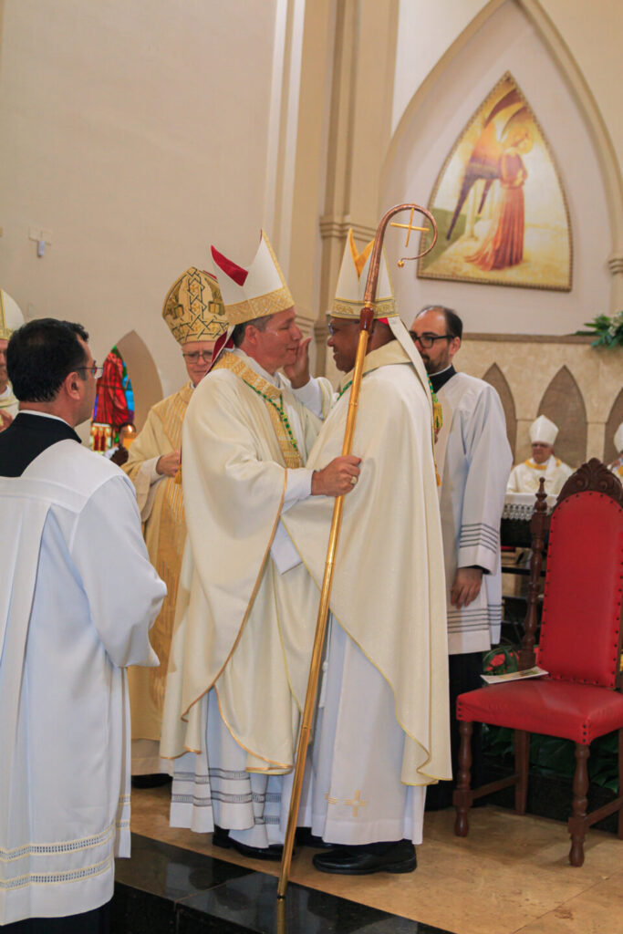 ‘Se Ele chama, Ele nos sustenta’, diz Dom Celso Alexandre ao ser ordenado Bispo - Jornal O São Paulo