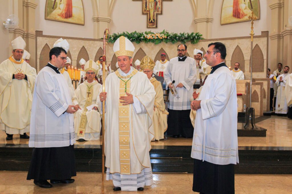 ‘Se Ele chama, Ele nos sustenta’, diz Dom Celso Alexandre ao ser ordenado Bispo - Jornal O São Paulo