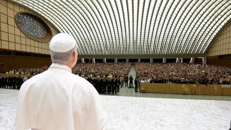 Papa: Deus fala através da Bíblia, devemos interpretá-la sem fundamentalismos - Jornal O São Paulo