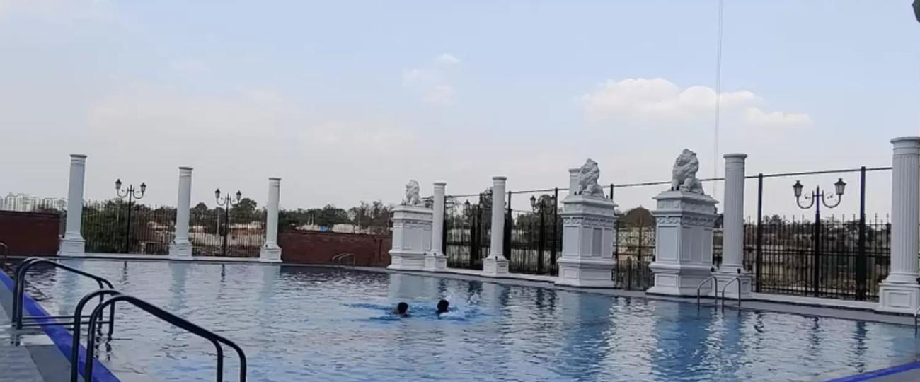 Swimming pool Gopalan Olympia