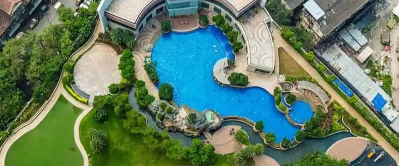 Swimming pool Raheja Vivarea