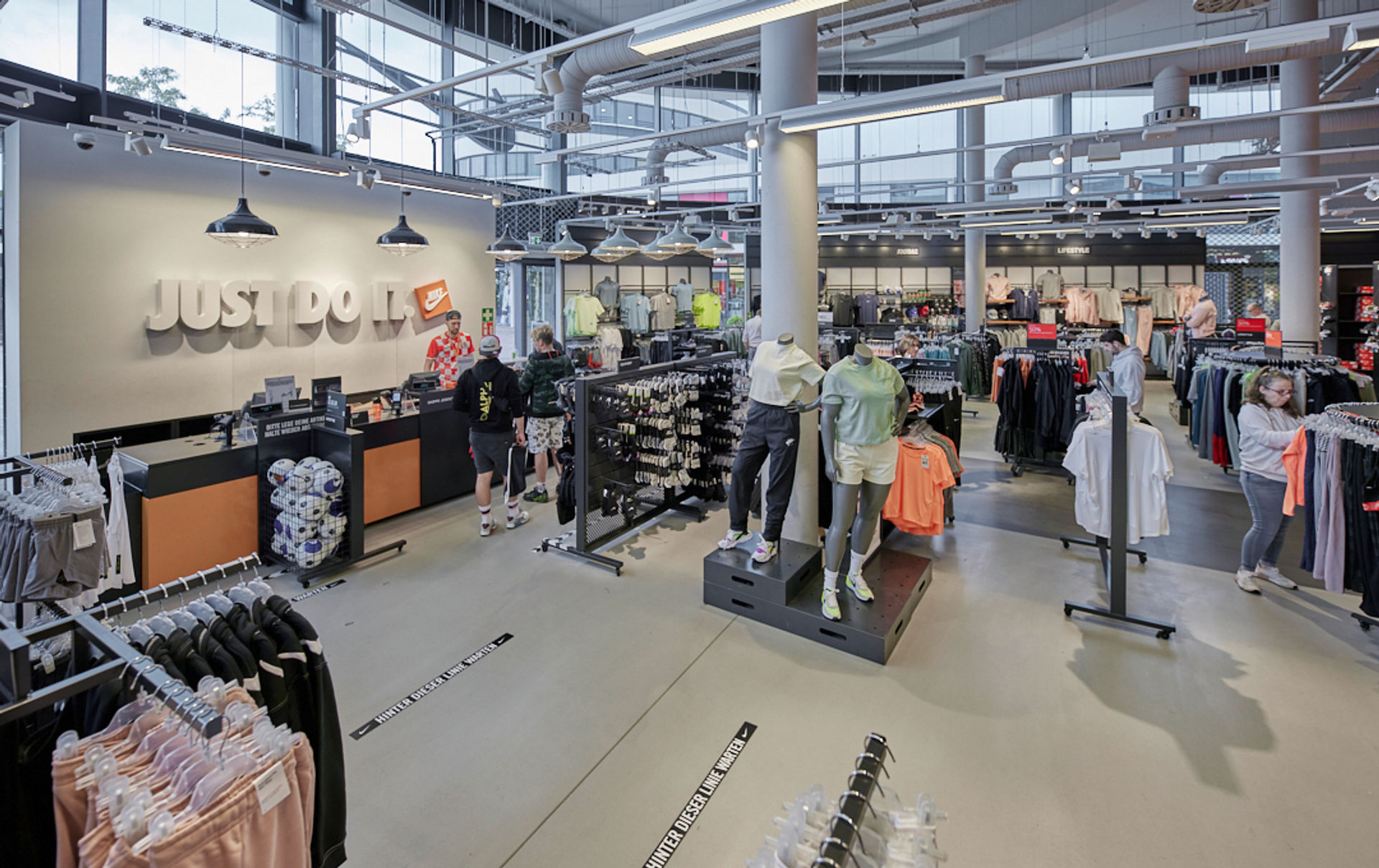 Nike Outlet Factory Store | BIS ZU -70% | Outlet Montabaur