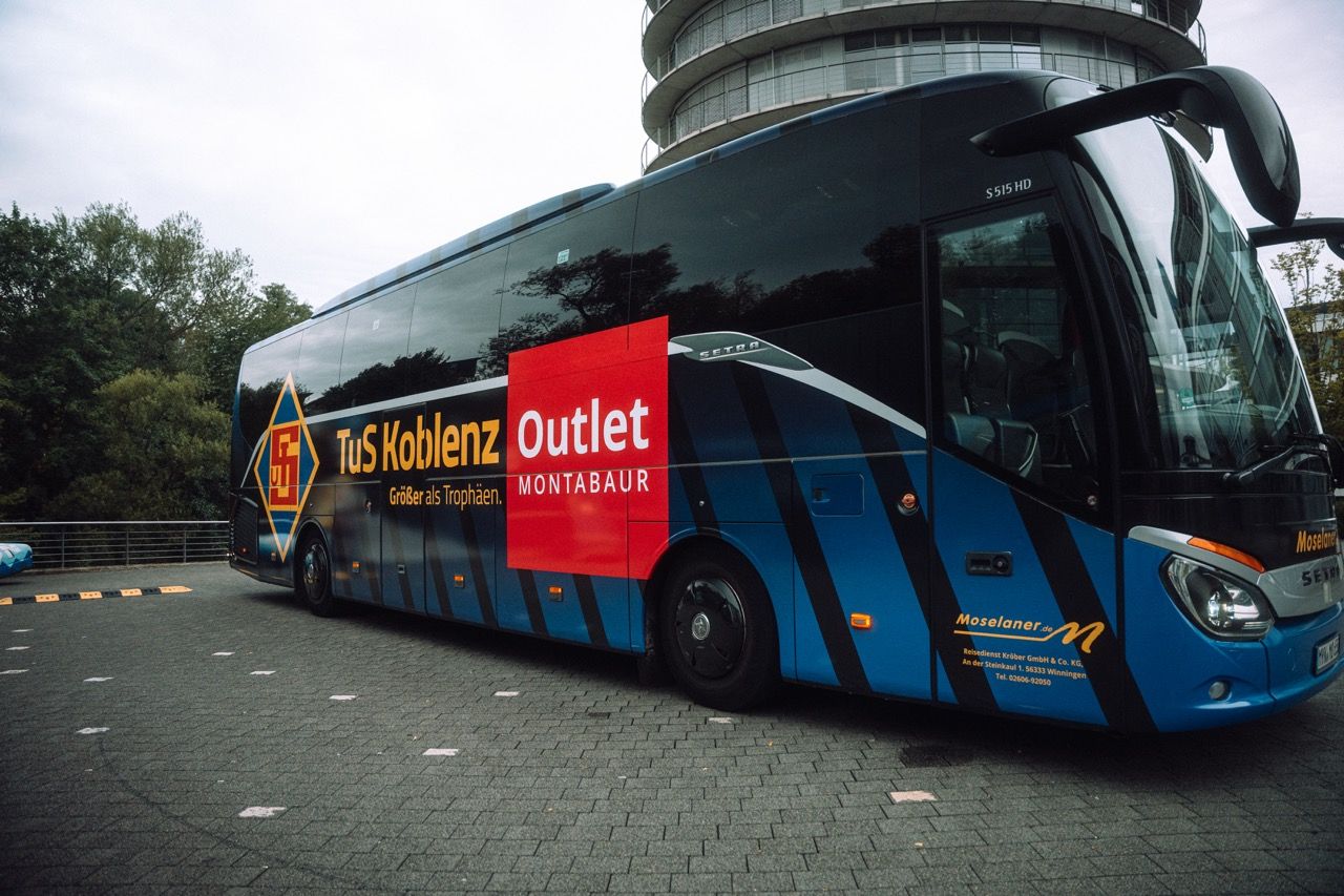 Der Outlet Shuttle in den Farben der TuS Koblenz