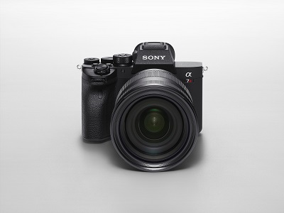 sony alpha 7r iv with sel2470gm front top
