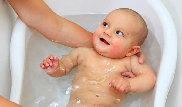 newborn bath time tips