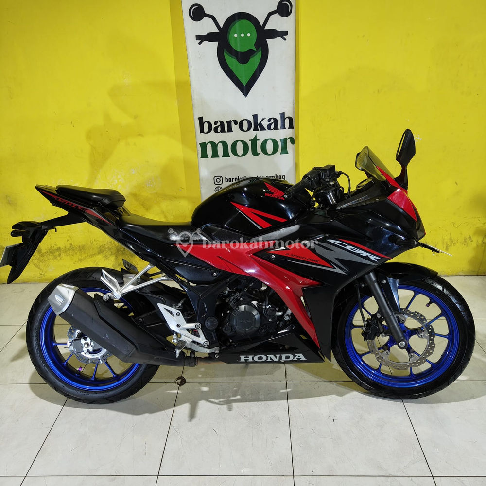 CBR150R-AA3371GB-Foto_Kanan.jpg